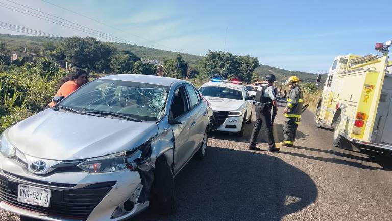 Personal de Protección Civil auxilió a la persona accidentada. Personal de Protección Civil auxilió a la persona accidentada.