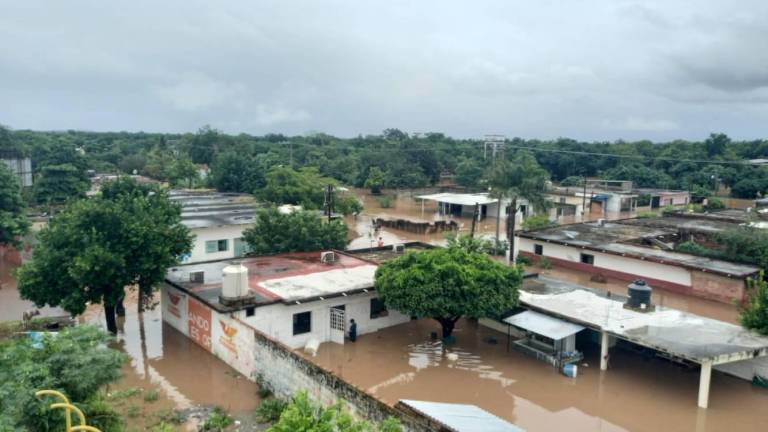 En Escuinapa, diversas comunidades, como La Concha, quedaron bajo el agua debido a las lluvias provocadas por el huracán “Pamela”.