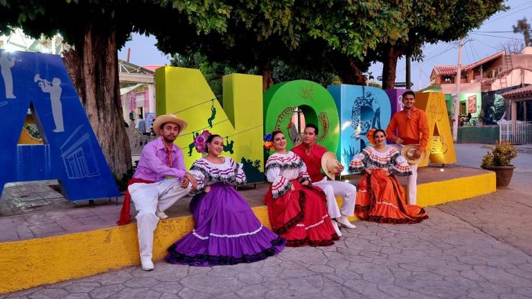 Alegran con su baile la Festival Bésame Mucho, en La Noria