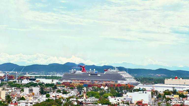 El crucero Carnival Panorama arribó la mañana de este miércoles a Mazatlán.