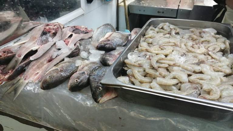 Previo a la Cuaresma, así se mantienen los precios de pescados y mariscos en el Mercado Garmendia de Culiacán