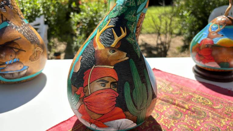 Diversas artesanías se mostraron en la conmemoración del Día Mundial de la Lengua Materna, en San Ignacio, Sinaloa.