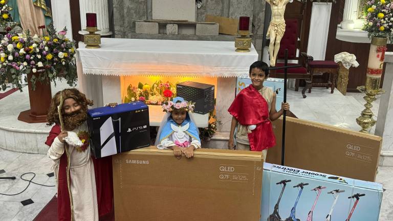 Niños y jóvenes de Mazatlán participaron en el concurso “Vístete de un Santo”, mostrando sus disfraces y conocimiento sobre la vida de los santos. Niños y jóvenes de Mazatlán participaron en el concurso “Vístete de un Santo”, mostrando sus disfraces y conocimiento sobre la vida de los santos.