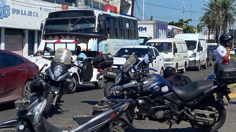 Arrollan a mujer motociclista en Mazatlán