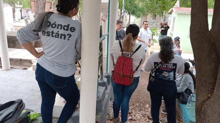 Integrantes del Colectivo de Sabuesos Guerreras acudieron al Panteón Civil de Culiacán.