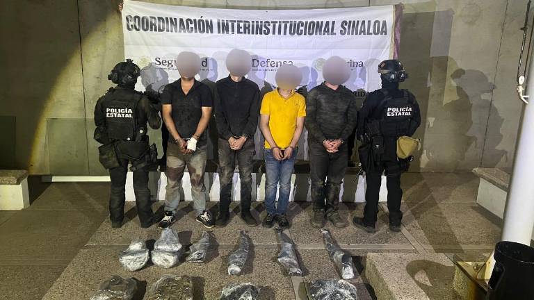 Trece civiles presuntos transgresores de la ley reducidos cuatro civiles detenidos, presuntos responsables de la agresión. Trece civiles presuntos transgresores de la ley reducidos cuatro civiles detenidos, presuntos responsables de la agresión.