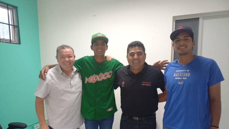 Director del Imdec recibe la visita de David Hernández, beisbolista mundialista