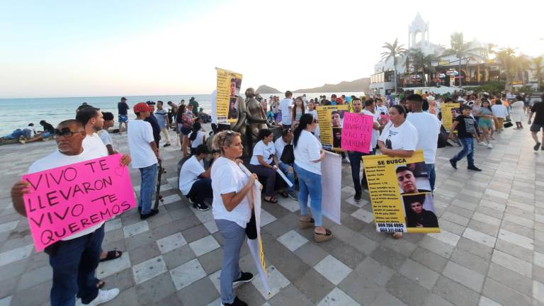 Realizan nueva protesta por joven desaparecido en Mazatlán