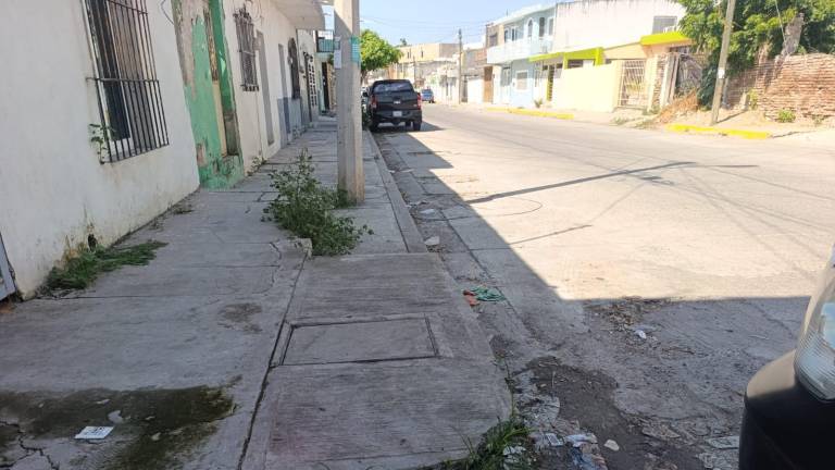 En Escuinapa, vecinos de la calle Benito Juárez denuncian las fugas de aguas negras. En Escuinapa, vecinos de la calle Benito Juárez denuncian las fugas de aguas negras.