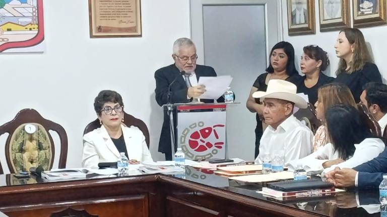 El Alcalde inicio su mensaje de rendición de cuentas precisando que su visión ha sido transformar el pueblo que lo vio nacer. El Alcalde inicio su mensaje de rendición de cuentas precisando que su visión ha sido transformar el pueblo que lo vio nacer.