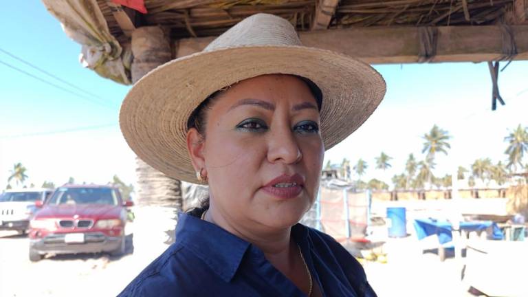 Trabajadores de Obras Públicas en Escuinapa trabajan bajo protesta por falta de pago