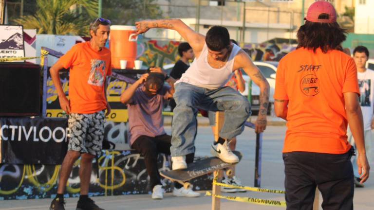 Con increíbles trucos celebran el Día Mundial del Skateboarding