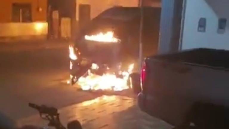 Queman vehículos de ex Alcalde de Escuinapa a las afueras de su casa; su equipo de campaña fue amenazado en el pasado proceso electoral