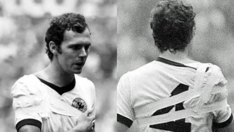 Franz Beckenbauer y la vez que jugó con un brazo vendado en México 70