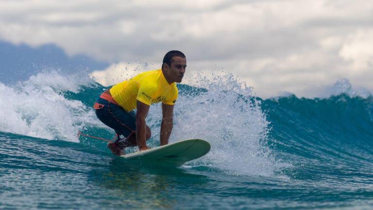 Martín Díaz suma primeros puntos en el Tour Mundial de Surfing Adaptado