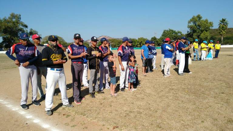 Inauguran ligas de beisbol Libre y Máster, en Club Chololos