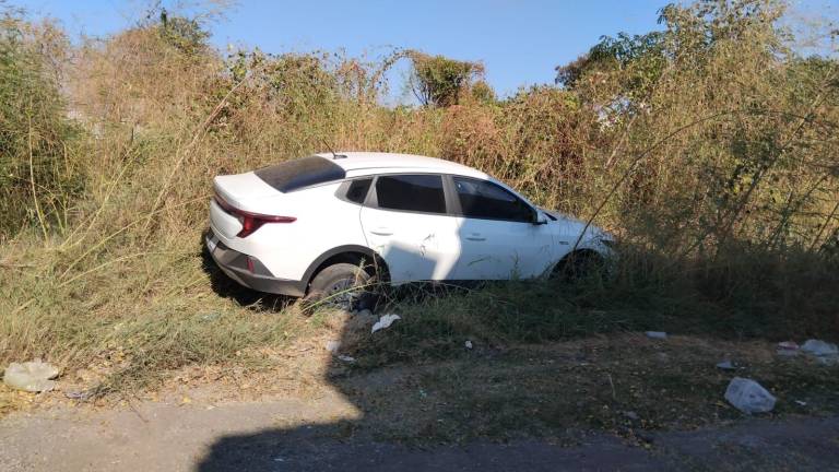 Aseguran vehículo en Culiacán tras persecución vinculada al robo de un automóvil en Infonavit Humaya. Aseguran vehículo en Culiacán tras persecución vinculada al robo de un automóvil en Infonavit Humaya.