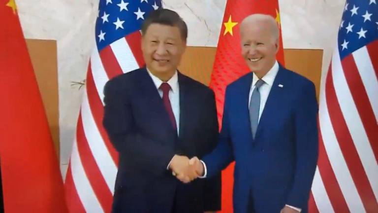 El Presidente de China, Xi Jinping, y el de EU, Joe Biden, sostienen su primer encuentro en persona.