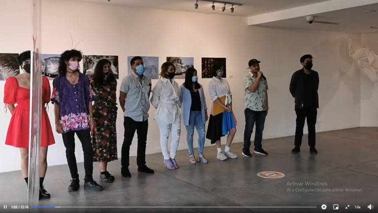Los artistas, durante la apertura de la exposición.