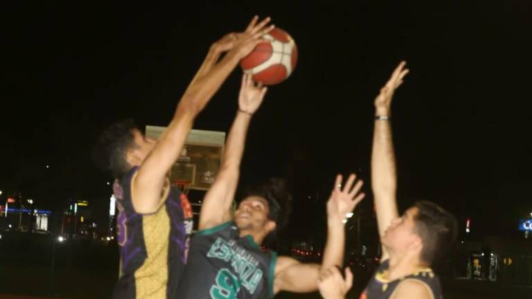 La Liga de Baloncesto de Parque Lineal continúa encendiendo la duela en su séptima edición. La Liga de Baloncesto de Parque Lineal continúa encendiendo la duela en su séptima edición.