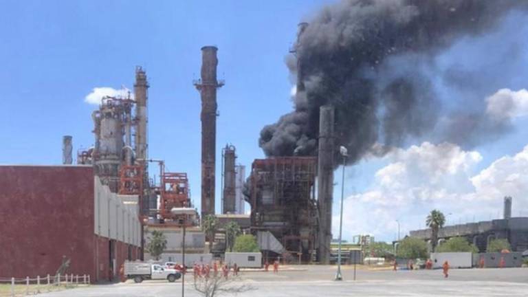 Clausuran refinería de Pemex en Cadereyta, Nuevo León, por emisión de contaminantes