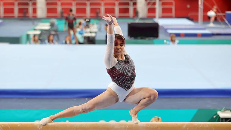 Alexa Moreno, gimnasta mexicana durante entrenamiento en Santiago 2023.