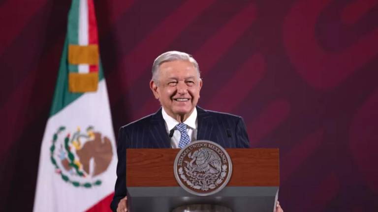 López Obrador anuncia incremento salarial de 8.2% para maestros