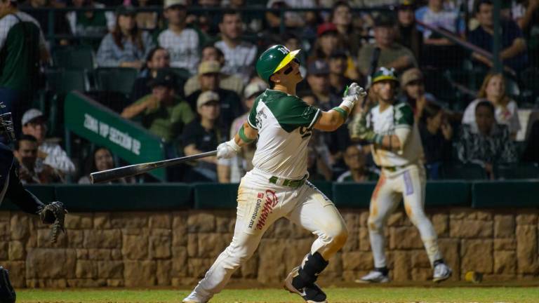 Alejandro Urías pega jonrón decisivo. Alejandro Urías pega jonrón decisivo.