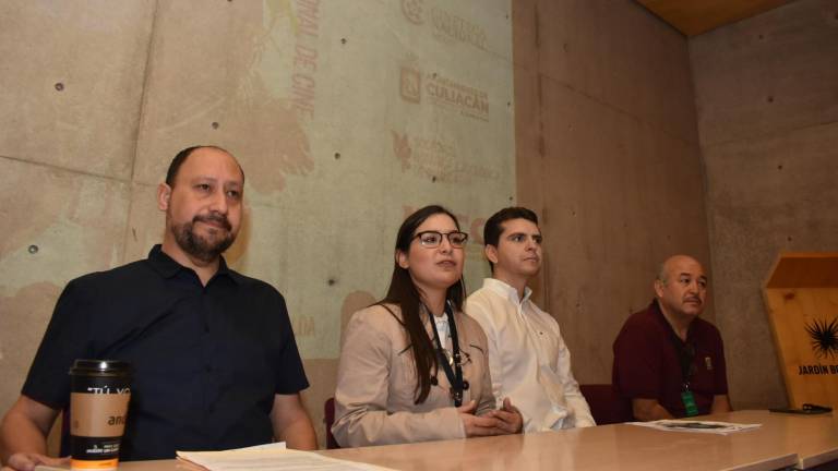 Alan Mimiaga, Esther Douriet, Carlos Alonso Ramírez Reyes y Jorge Escalante dan detalles de la muestra.
