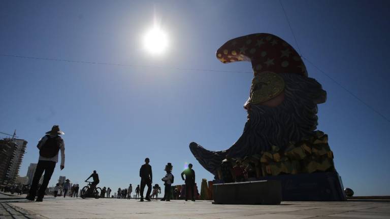 Por los efectos del frente frío 33, para los días del Carnaval de Mazatlán se esperan vientos y bajas temperaturas.
