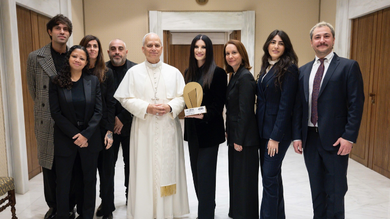 Laura Pausini se reúne con su Santidad el Papa León XIV. Laura Pausini se reúne con su Santidad el Papa León XIV.