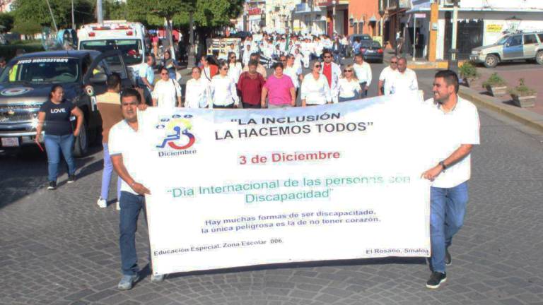 Desfilan en Rosario para promover la inclusión de personas con discapacidad