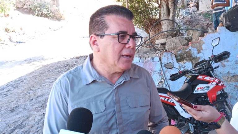 El Alcalde Édgar González Zataráin asegura que vehículos como racers o pulmonías descontrolan el desfile de motos.