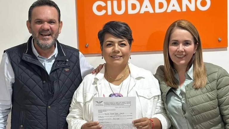 Romana Rubio García junto a los dirigentes de Movimiento Ciudadano Sergio Torres Félix y Elizabeth Montoya.