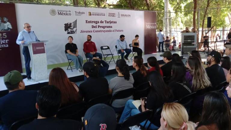 En Culiacán entregaron tarjetas del programa Jóvenes Construyendo el Futuro. En Culiacán entregaron tarjetas del programa Jóvenes Construyendo el Futuro.