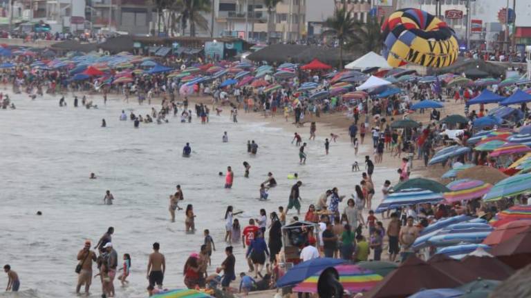 #FOTOS | Así fueron los últimos minutos en las playas de Mazatlán este Sábado Santo