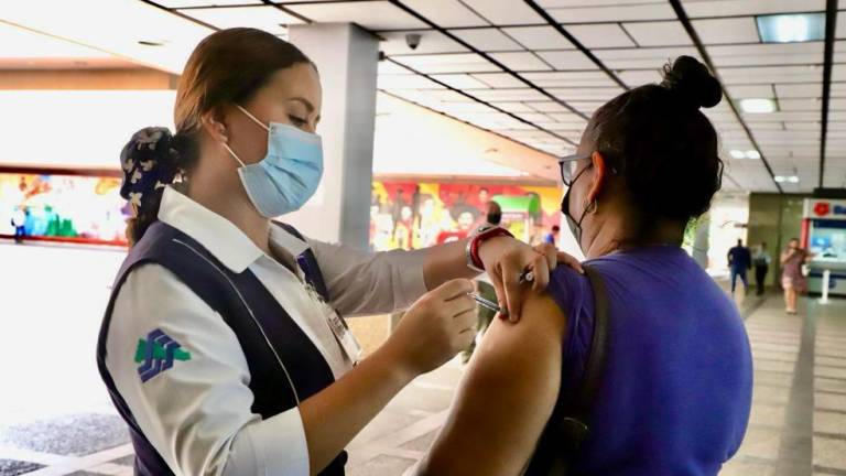 El Secretario de Salud precisó que en la entidad se han aplicado 2.4 millones de vacunas contra Covid-19.