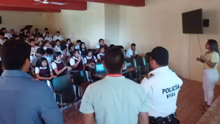 Llevan taller de educación vial a estudiantes de secundaria de Rosario