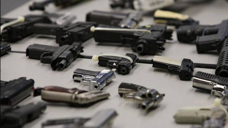 Jueza de EU acepta demanda del Gobierno mexicano contra fabricantes de armas de Arizona