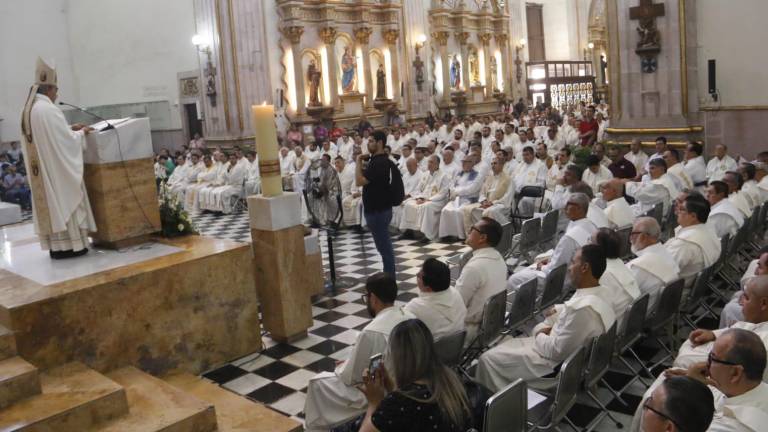 ‘Que reconsideren, que recapaciten’, clama Obispo de Culiacán en Misa Crismal ante hechos de violencia