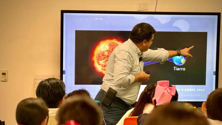 SEPyC capacitó a 6 mil docentes en relación al eclipse solar que será visible desde Sinaloa