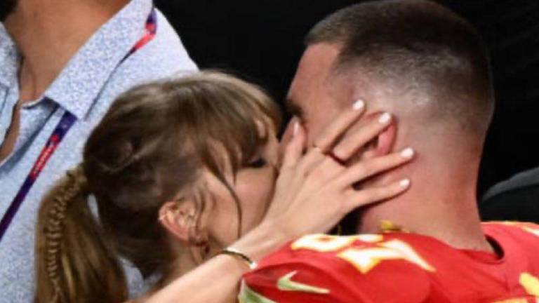 Taylor Swift y Travis Kelce acapararon las miradas en medio de la celebración del título de los Kansas City Chiefs.