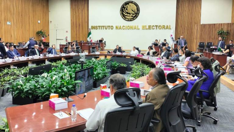 INE elimina de la lista nominal a mexicanos en el extranjero, afectados denuncian que fue cancelado su derecho al voto