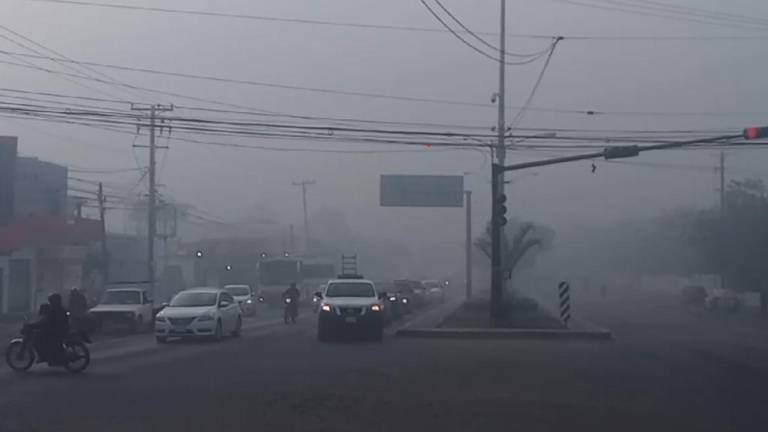 Afecta intensa nube gris y negra con olor a humo a Mazatlán; Gobierno municipal recomienda uso de cubrebocas