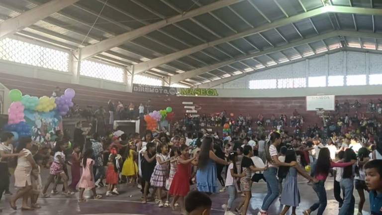 Celebra el Ayuntamiento a más de mil niños de Escuinapa
