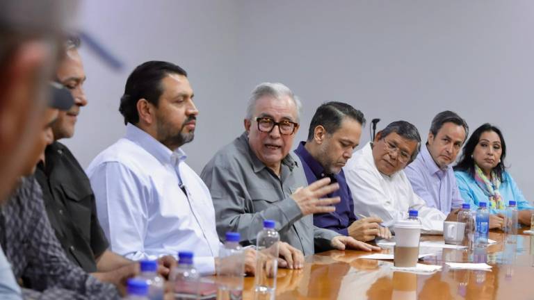 El Gobernador Rubén Rocha Moya se reunió con un grupo de productores de maíz, a quienes ofreció 5 compromisos.