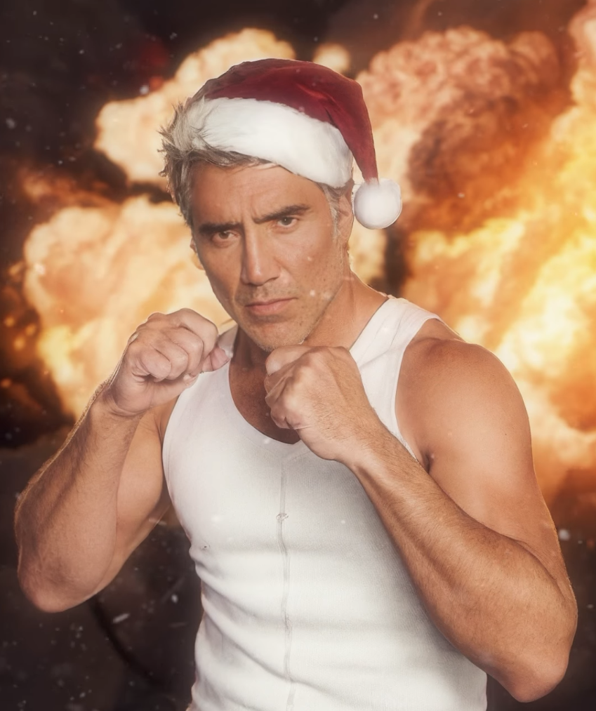 $!Sorprende Alejandro Fernández con disfraz de Santa Claus para desear una feliz Navidad
