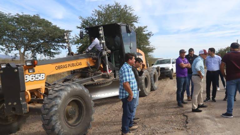 Encabeza Alcalde de Mazatlán inicio de reparación de camino de Mármol a Los Llanitos