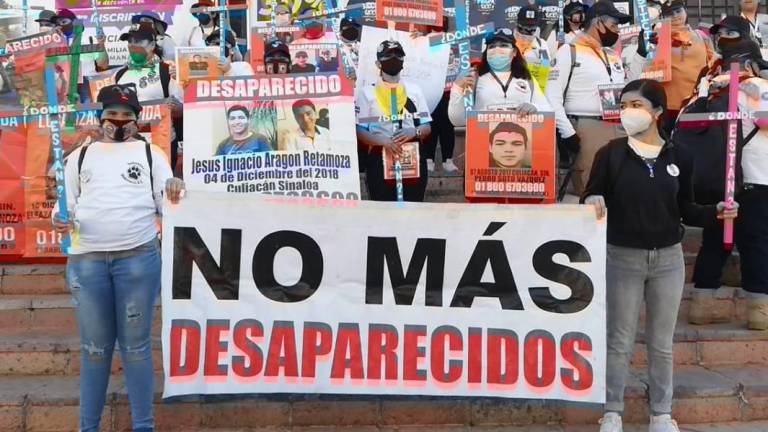 Familiares de personas desaparecidas durante una protesta para demandar a las autoridades atender los casos