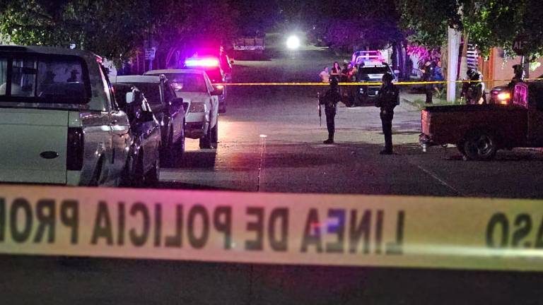 La víctima se encontraba afuera de un domicilio cuando fue atacado a balazos. La víctima se encontraba afuera de un domicilio cuando fue atacado a balazos.